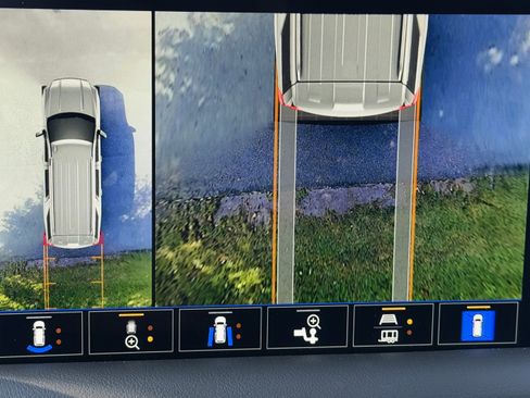 Used 2023 GMC Yukon AT4 w/ Technology Package image 31