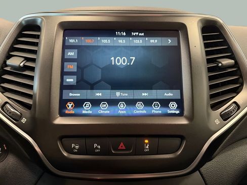 Used 2021 Jeep Cherokee Trailhawk w/ Technology Group AWD/4WD image 23