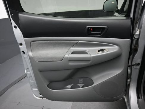 Used 2005 Toyota Tacoma PreRunner RWD image 25