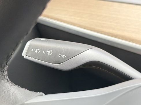 Used 2023 Tesla Model Y AWD image 23