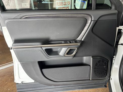 Used 2023 Rivian R1S Adventure AWD/4WD image 19