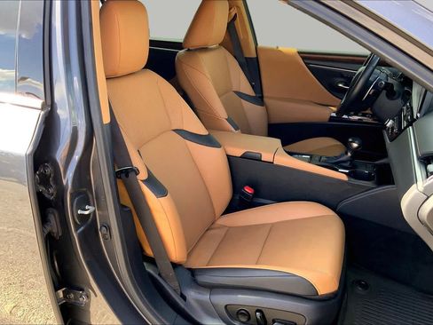 Used 2025 Lexus ES 350 w/ Premium Package FWD image 8