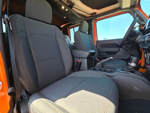 New 2025 Jeep Gladiator Sport image 12