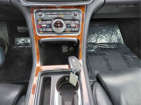 Used 2018 Lincoln Continental Reserve AWD/4WD image 28