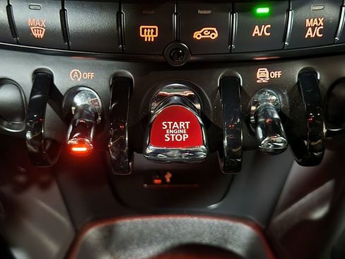 Used 2019 MINI Cooper 4-Door Hardtop image 38