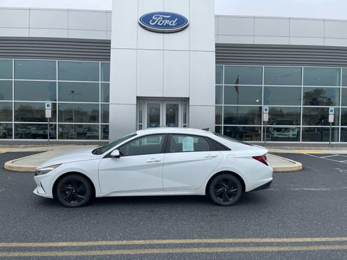 Used 2021 Hyundai Elantra SEL image 1