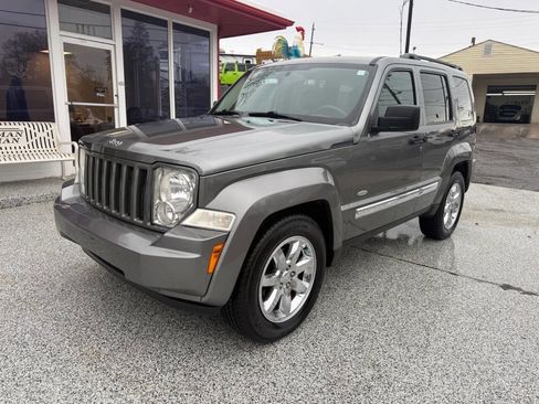 Used 2012 Jeep Liberty Sport image 2