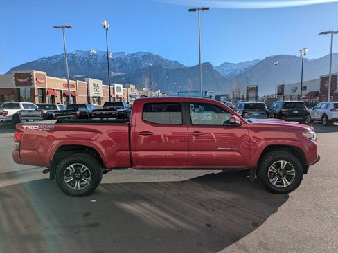 Used 2016 Toyota Tacoma SR5 image 2