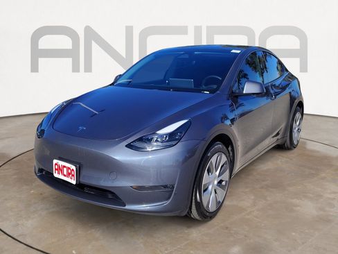 Used 2023 Tesla Model Y Long Range image 9