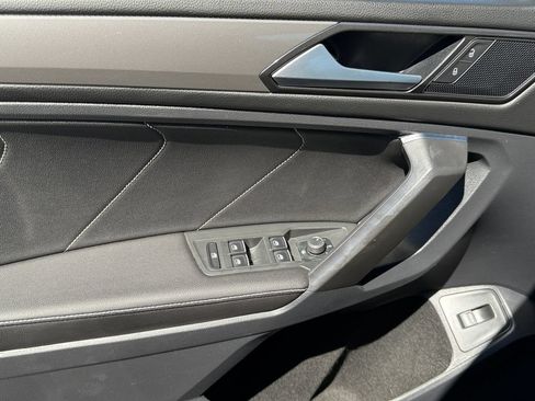 Used 2022 Volkswagen Tiguan SE w/ Panoramic Sunroof Package AWD/4WD image 8