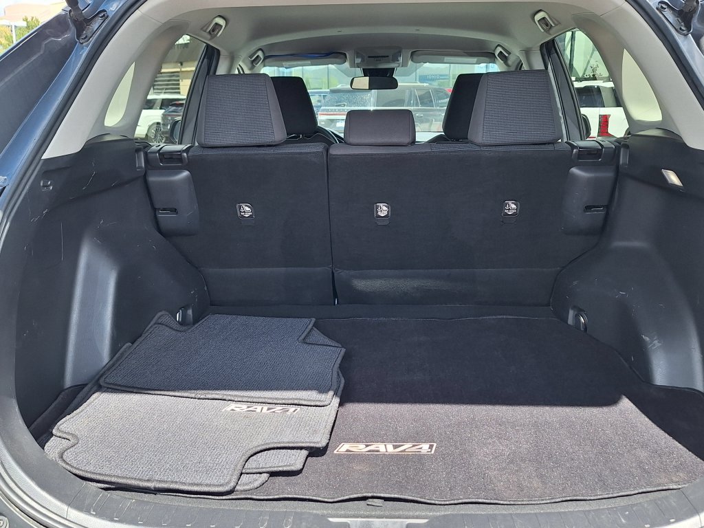 Used 2022 Toyota RAV4 LE w/ Carpet Mat Package (TMS) AWD/4WD image 25