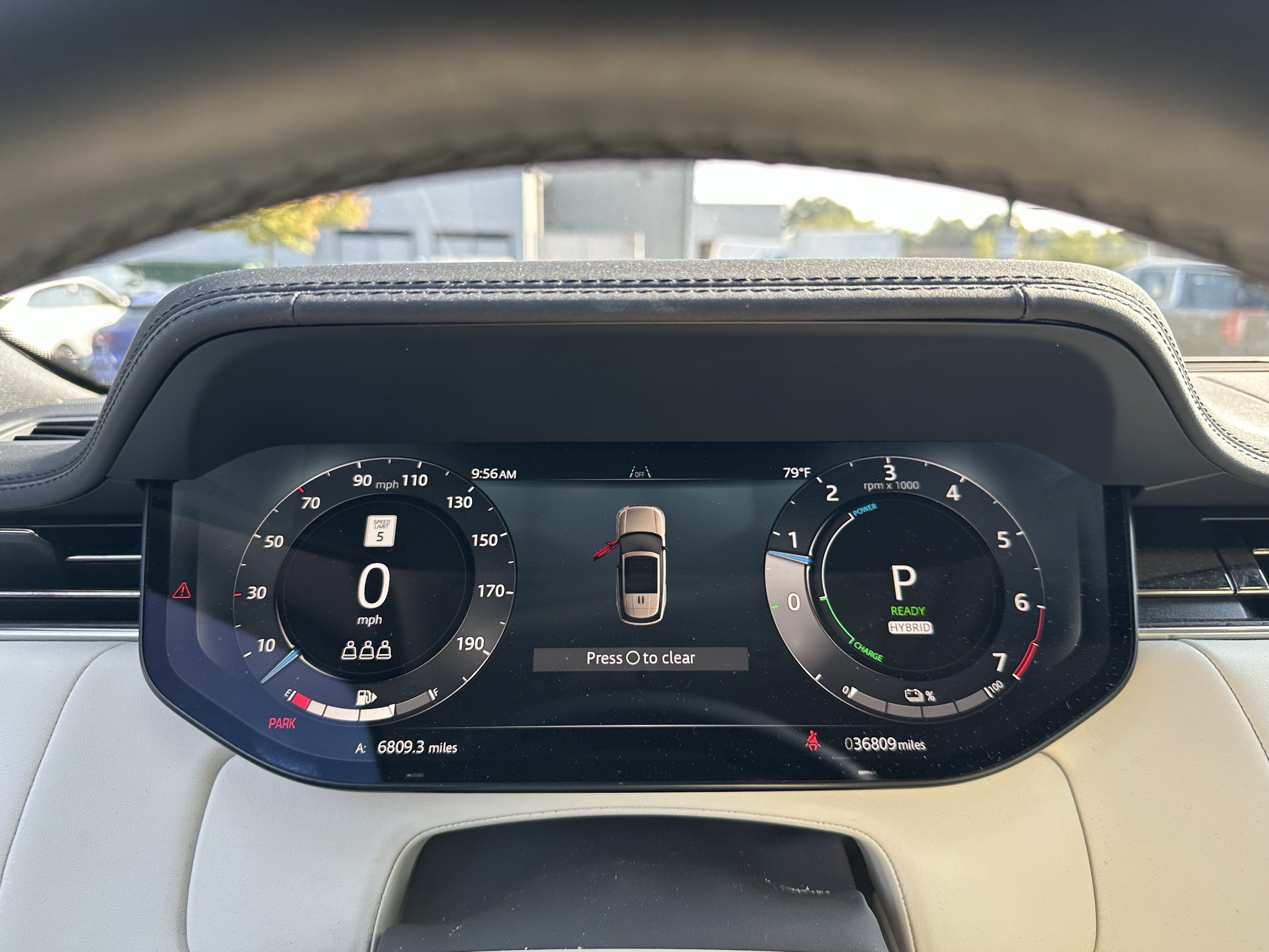 Certified 2025 Land Rover Range Rover SE AWD/4WD image 23