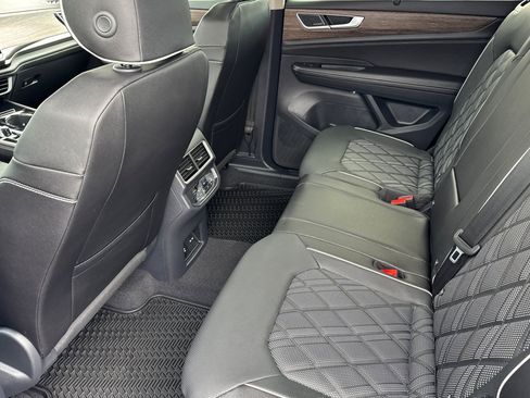 New 2025 Volkswagen Atlas SEL Premium R-Line image 10