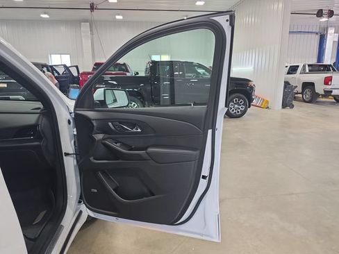 Used 2023 Chevrolet Traverse High Country w/ LPO, Floor Liner Package AWD/4WD image 35