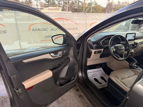 Used 2020 Ford Escape SEL image 14