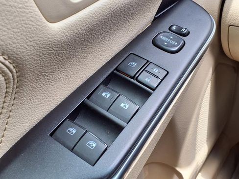 Used 2017 Toyota Camry XLE FWD image 25