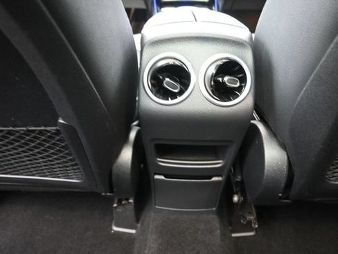 Used 2022 Mercedes-Benz GLB 250 4MATIC image 24