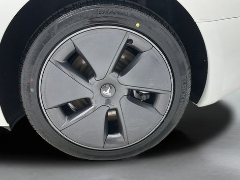 Used 2023 Tesla Model 3 Standard Range RWD image 8