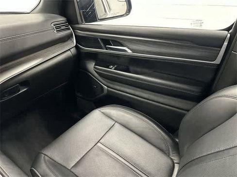 Used 2023 Jeep Wagoneer L Series III w/ Preferred Equipment Group image 13