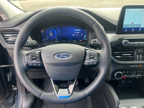 Certified 2022 Ford Escape Titanium w/ Class II Trailer Tow Package image 18