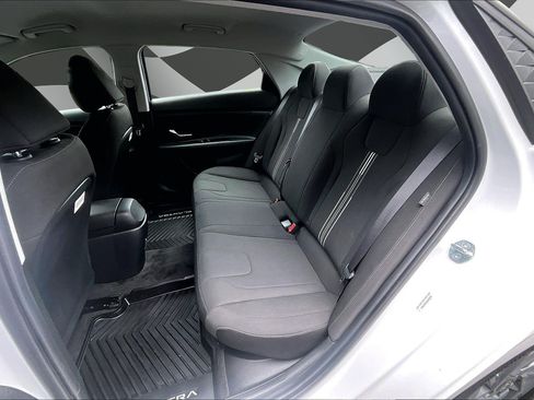 Used 2025 Hyundai Elantra Hybrid FWD image 26