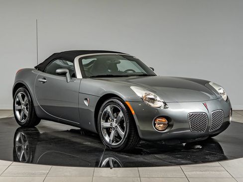 Used 2006 Pontiac Solstice Convertible w/ Premium Package RWD image 4