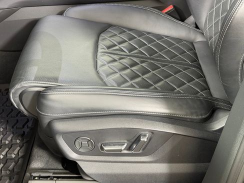 Used 2023 Audi SQ7 Prestige w/ Prestige Package AWD/4WD image 14