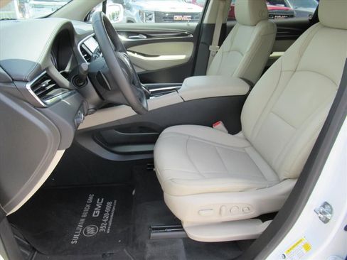 Used 2020 Buick Enclave Premium w/ Sun and Sites Package FWD image 18