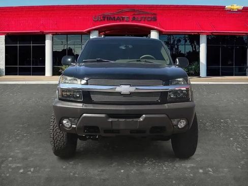 Used 2004 Chevrolet Avalanche 2500 w/ Preferred Equipment Group AWD/4WD image 2