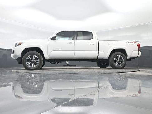 Used 2019 Toyota Tacoma TRD Sport AWD/4WD image 27