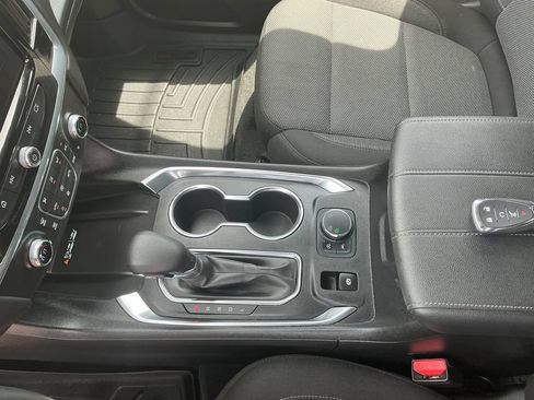 Used 2023 Chevrolet Traverse LT AWD/4WD image 24