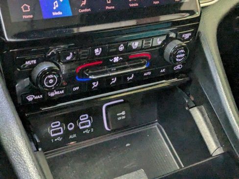 Used 2024 Jeep Grand Cherokee L Limited w/ Luxury Tech Group II image 23