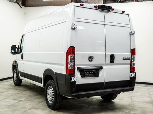 Used 2024 RAM ProMaster 2500 w/ Convenience Group FWD image 11