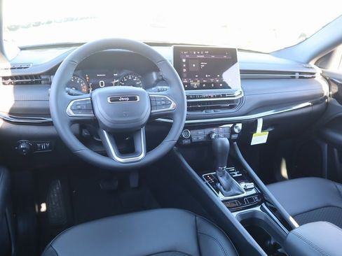 New 2026 Jeep Compass Latitude image 2