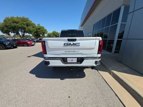 Used 2025 GMC Sierra 2500 Denali Ultimate w/ Max Trailering Package AWD/4WD image 9