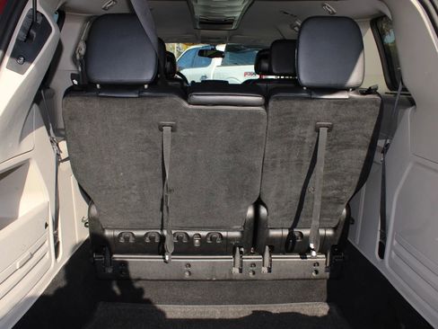 Used 2015 Chrysler Town & Country Touring w/ Trailer Tow Group image 11