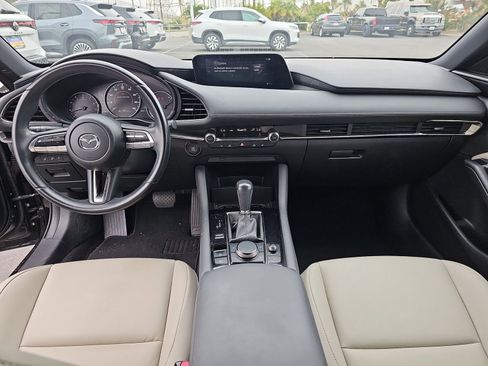 Used 2019 MAZDA MAZDA3 Hatchback w/ Preferred Package image 12