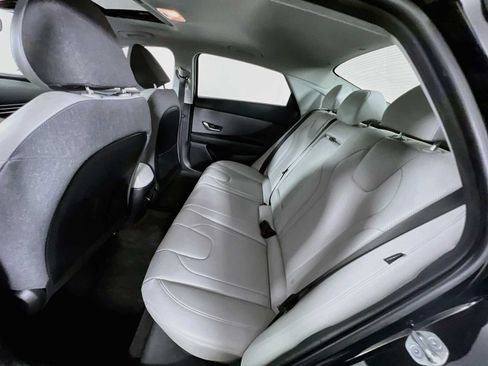 Certified 2025 Hyundai Elantra Limited FWD image 25