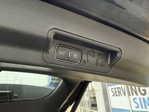 Used 2024 Ford Explorer XLT w/ Equipment Group 202A image 38