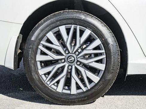 Used 2023 Nissan Altima 2.5 SV w/ SV Premium Package image 17