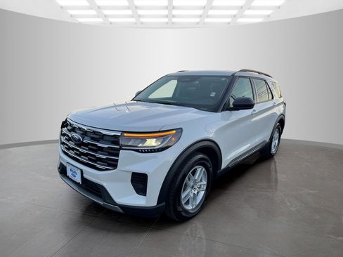 Used 2025 Ford Explorer Active image 8