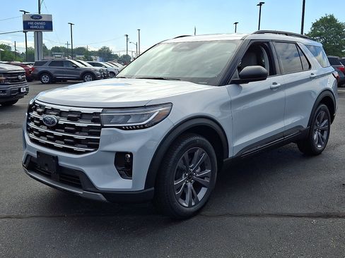 New 2026 Ford Explorer Active w/ Active Comfort Package AWD/4WD image 2