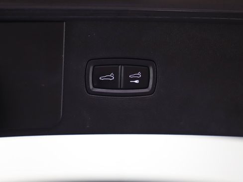 Used 2021 Porsche Cayenne w/ Premium Package Plus AWD/4WD image 18