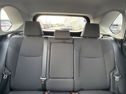 Used 2019 Toyota RAV4 LE w/ Carpet Mat Package AWD/4WD image 18