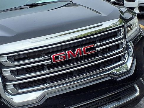 Used 2023 GMC Acadia SLT image 29