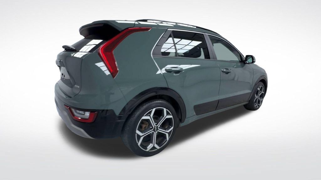 Used 2024 Kia Niro SX Touring FWD image 8