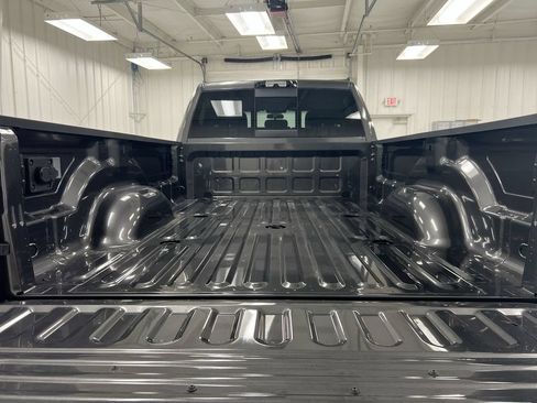 Used 2024 RAM 3500 Tradesman w/ Chrome Appearance Group AWD/4WD image 18