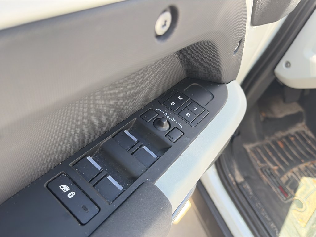 Used 2023 Land Rover Defender 110 S AWD/4WD image 22