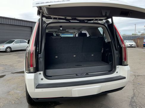 Used 2017 Cadillac Escalade Premium Luxury image 19