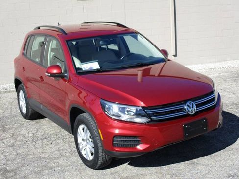Used 2016 Volkswagen Tiguan S image 9